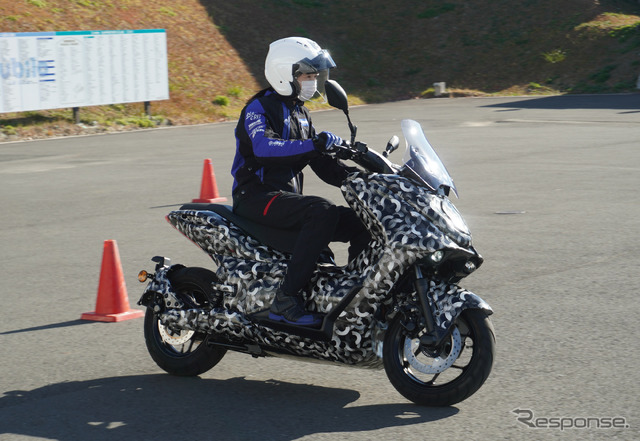 ヤマハが15日に初公開した125ccクラスのEV開発車両