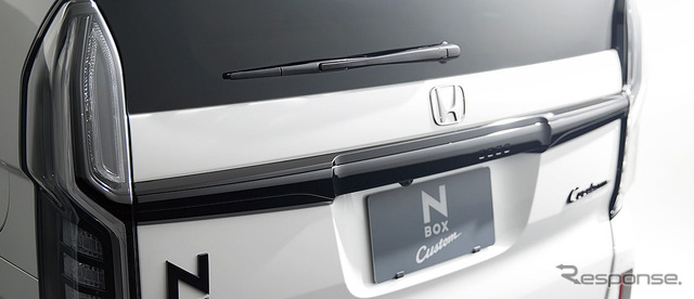 ホンダ N-BOXカスタム STYLE+ BLACK専用ベルリナブラック加飾 リアライセンスガーニッシュ