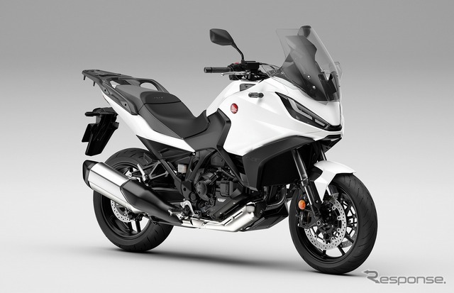 ホンダ NT1100（パールグレアホワイト）