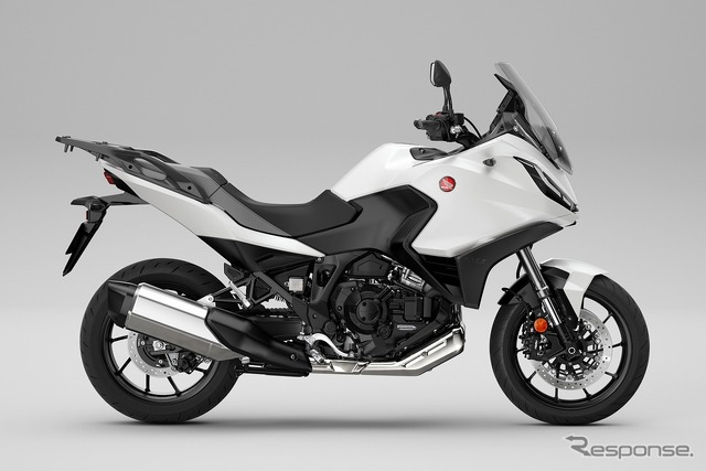 ホンダ NT1100（パールグレアホワイト）