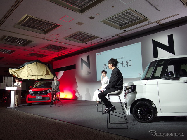 Nシリーズ10周年記念イベント。向かってひだりから司会、渋谷、山川、佐藤。