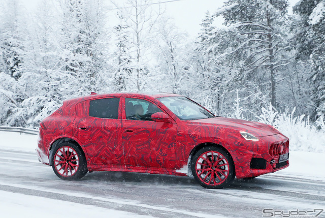 クリスマス仕様!? マセラティ新型SUV『グレカーレ』プロトタイプ、LED初点灯&グリル全開!