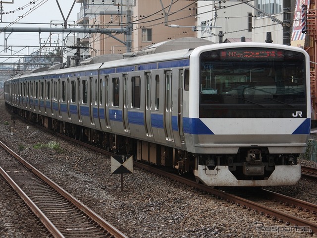 常磐線ローカルの主力E531系。基本編成10両、付属編成5両の最長15両編成で運用されているものの、日中は基本と付属が土浦を境に別々の運用となる。