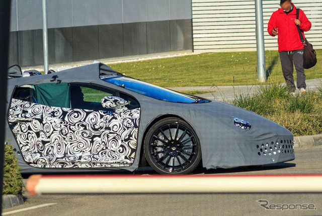 ランボルギーニ アヴェンタドール 後継モデル開発車両(スクープ写真)