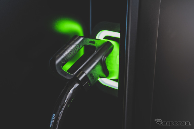 アウディ充電ハブ