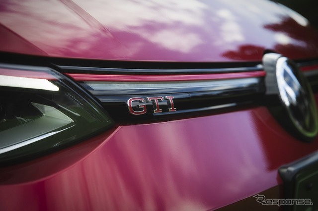 VW ゴルフ GTI フロントエンブレム