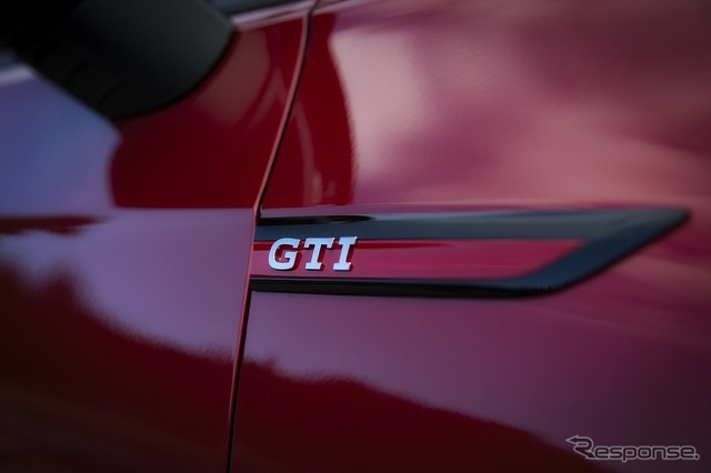 VW ゴルフ GTI サイドエンブレム