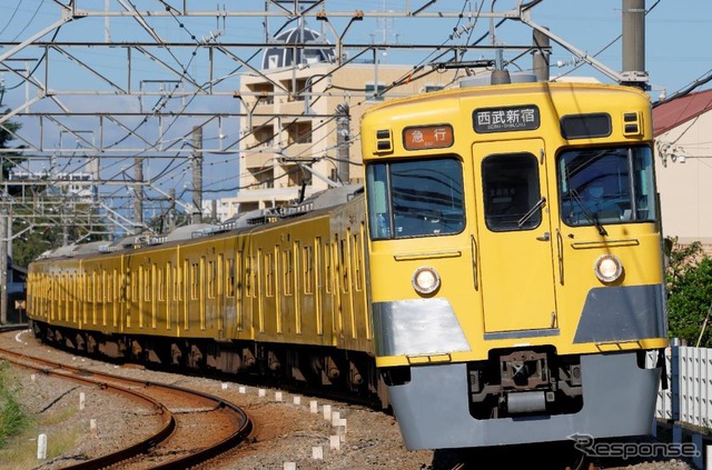 旧2000系最後の8両編成・2007F。