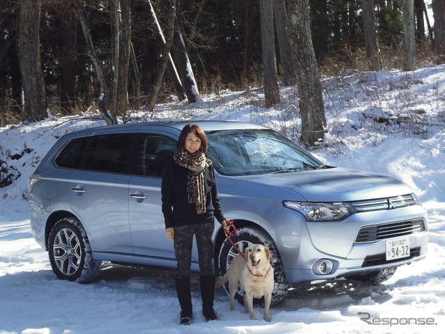 雪道も安心なアウトランダーPHEV(先代)