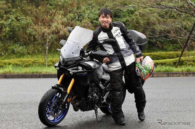 青木タカオ氏とヤマハ トレーサー9 GT