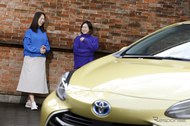 まるも亜希子さん（左）と国井律子さん（右）