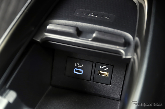 トヨタ アクア Z 2WD(ブラスゴールドメタリック)