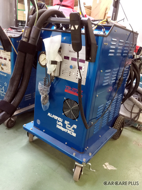 最新のスポット溶接機を導入。積極的な設備投資で、完ぺきな修理が目指される