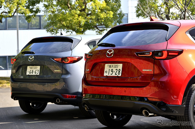 マツダ CX-5 改良新型(右・スポーツアピアランス)と従来モデル(左)