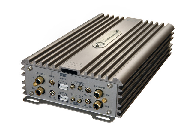 「クロスオーバー」機能が搭載された外部パワーアンプの一例(DLS・CCシリーズ)。
