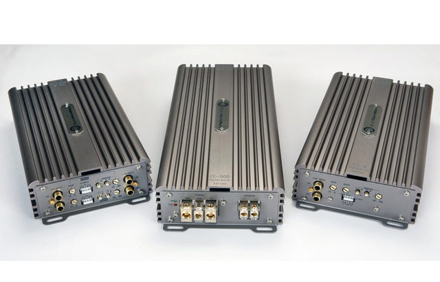 「クロスオーバー」機能が搭載された外部パワーアンプの一例(DLS・CCシリーズ)。