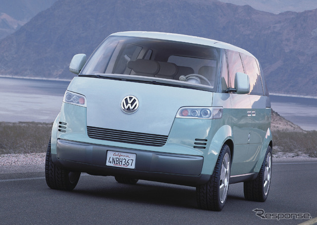 VW マイクロバス・コンセプト(2001年)から20年、紆余曲折の末、市販モデル『ID.BUZZ』が登場する。
