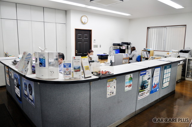 アットホームな雰囲気のお客様受付