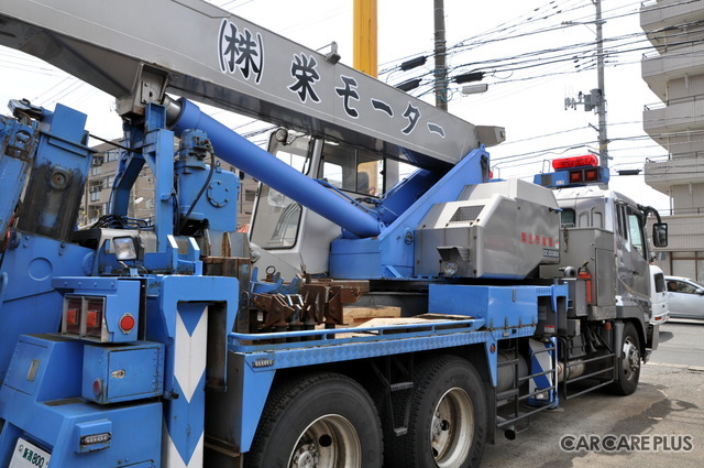 大型車用のレッカーもあり、どんな車両の救出も可能だ