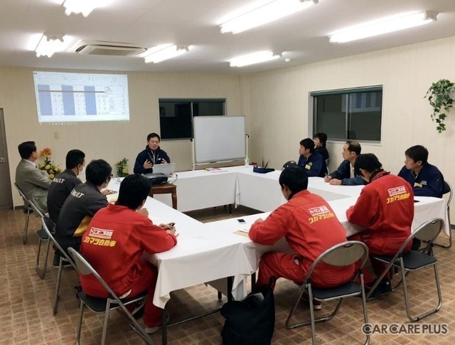 若松社長を中心に「ロードサービス会議」を実施