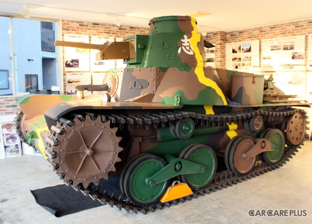 プライベートミュージアム「社長の小部屋」の展示車両(九五式軽戦車/撮影用プロップモデル)