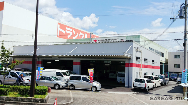 ミツイオートサービスの社屋兼鈑金塗装工場。その大きさに圧倒される!