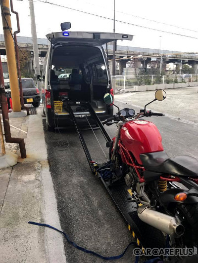 バイク専用の搬送車も保有し、ロードサービスの体制を強化している