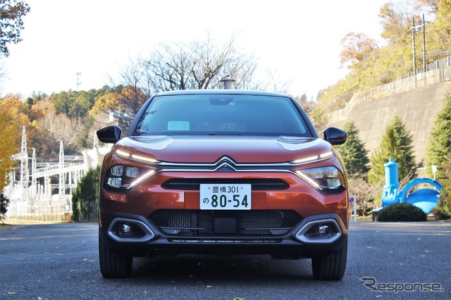 シトロエン C4(日本仕様とは異なる箇所があります)
