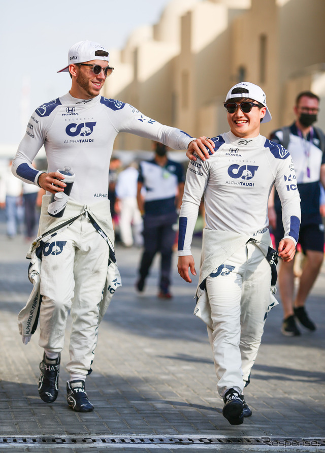 アルファタウリのドライバーは今季2022年もガスリーと角田だ(写真は2021年F1最終戦アブダビGP)。