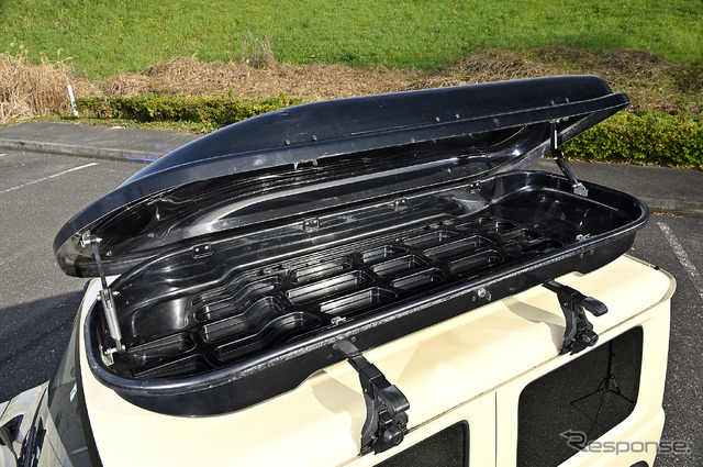 容量十分なルーフボックスはカーシェアに装備されているのは非常に珍しい