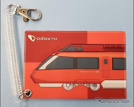 2月10日から3月25日まで小田急の各駅や定期券うりばで新規に子供用PASMOを購入すると、70000形GSEをデザインしたオリジナルICカードケースがプレゼントされる。