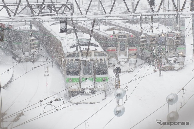 小樽駅の留置線で待機する電車（1月14日、10時15分頃）。