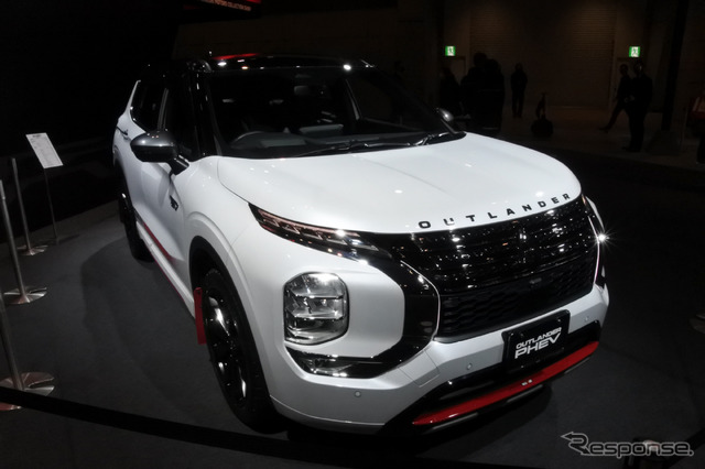 三菱自動車 アウトランダー ラリーアートスタイル(東京オートサロン2022)