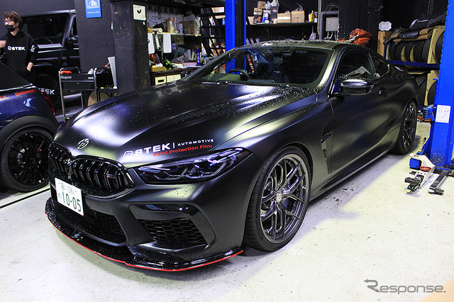 STEKプロテクションフィルム施工中のBMW『BMW M4 Competition』