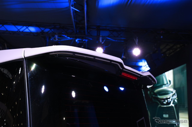 トヨタ ヴォクシー モデリスタ(東京オートサロン2022)