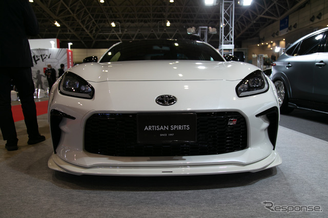 ARTISAN SPIRITS:GR 86のエアロパーツやハリアー、レクサスカスタムカーを展示…東京オートサロン2022
