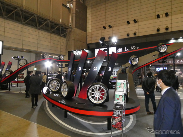 サーキットを表現!「走るわくわく」を提供し続けるブリヂストン…東京オートサロン2022