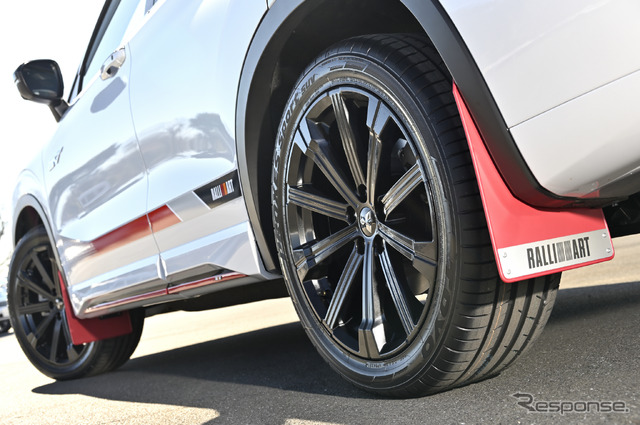 三菱 アウトランダーPHEV ラリーアートスタイル(東京オートサロン2022)
