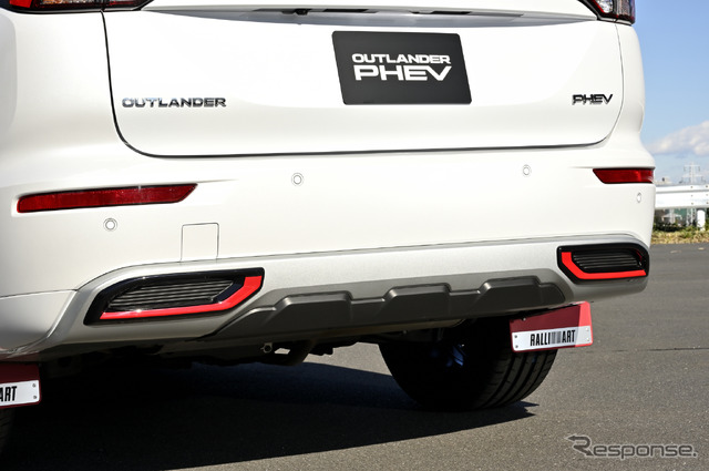 三菱 アウトランダーPHEV ラリーアートスタイル(東京オートサロン2022)