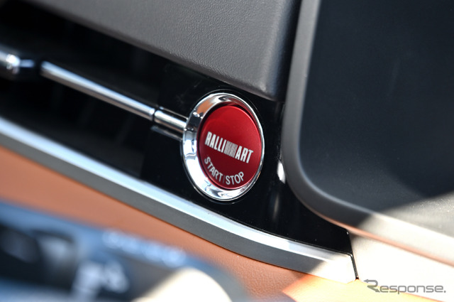 三菱 アウトランダーPHEV ラリーアートスタイル(東京オートサロン2022)