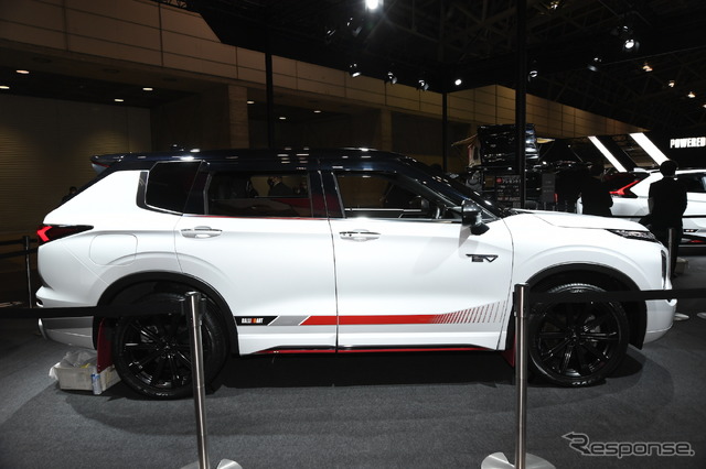 三菱 アウトランダーPHEV ラリーアートスタイル（東京オートサロン2022）