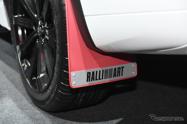 三菱 アウトランダーPHEV ラリーアートスタイル(東京オートサロン2022)