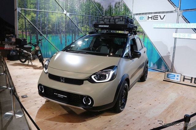 ホンダ・フィットe:HEVクロスターカスタム(東京オートサロン2022)