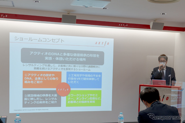 進浩氏がショールームの概要説明を行った。