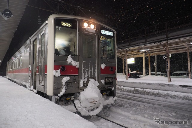 キハ54形による留萌本線の普通列車。同線は連日、終日運休が続いている。2019年1月1日、函館本線深川。