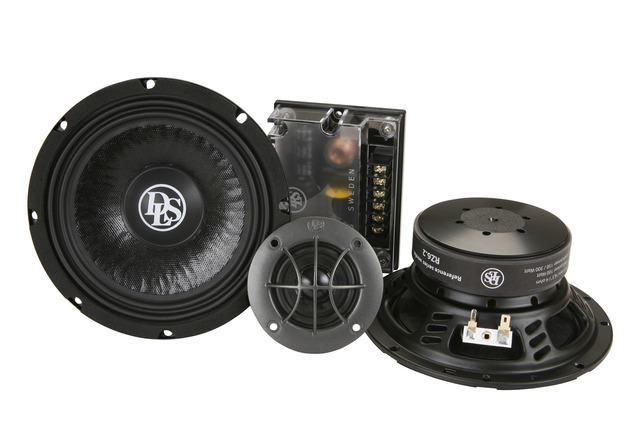 パッシブクロスオーバーネットワークを同梱する海外スピーカーの一例(DLS・RZ6.2)。