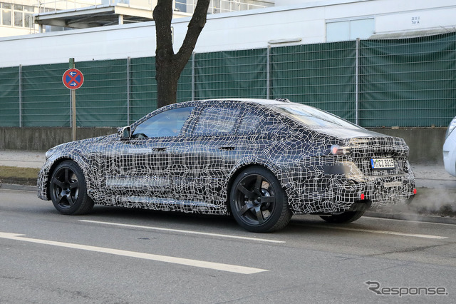 BMW M5セダン 次期型プロトタイプ(スクープ写真)