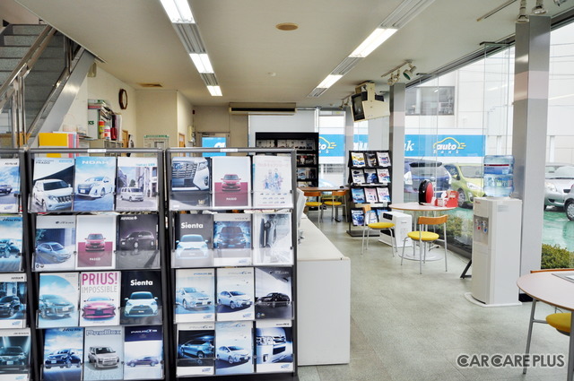 カーチェンジのショールーム。口コミの評判を聞きつけて来店する人も多いという