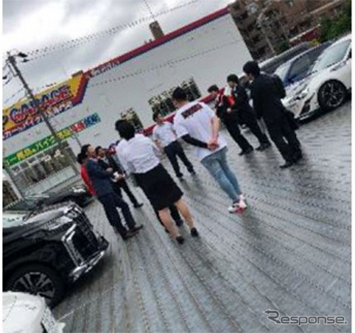愛車紹介を聴く参加者