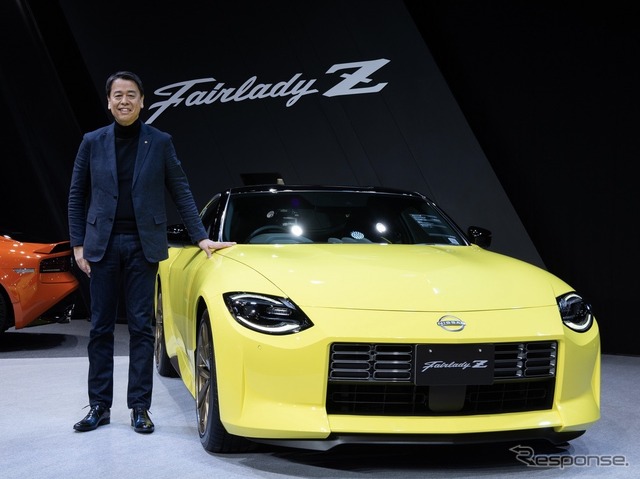 日産の内田社長とフェアレディZ 新型・日本市場向け仕様(東京オートサロン2022)